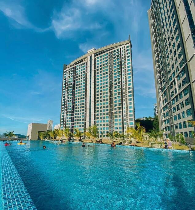 Sea&Pool View Stunning Homestay, Wifi, Netflix Near Malls, Jetty, Convenient Stores Kota Kinabalu Esterno foto