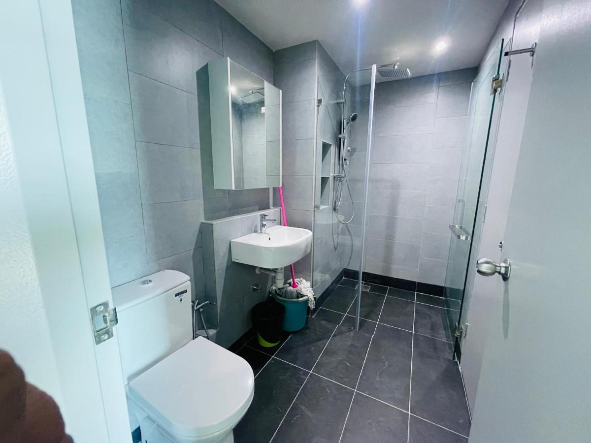 Sea&Pool View Stunning Homestay, Wifi, Netflix Near Malls, Jetty, Convenient Stores Kota Kinabalu Esterno foto